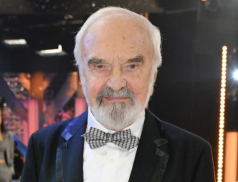 Emotivní Zdeněk Svěrák: Tahle volba může být moje poslední. Prvovoličům připomněl křehkost demokracie