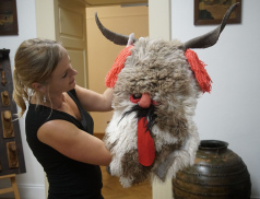 Muzeum na zámku Vsetín vystaví lidové masky z Valašska a Rumunska