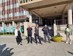 Vsetín řeší problematiku vizuálního smogu. Po anketě o výdejních boxech proběhla komentovaná procházka městem