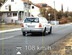 V obci jel 108 km/h. Dvacetiletý řidič přišel o řidičák