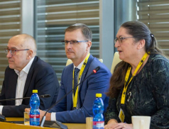 Kraj přispěje školám 3 miliony korun na mzdy nepedagogů