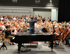 Ve Zlínském kraji vzniká devadesátičlenný orchestr. V projektu Malí velcí filharmonici se vedle profesionálů objeví i vybraní žáci ZUŠ