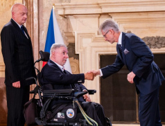 Stříbrnou medaili předsedy Senátu získal zakladatel sledge hokeje Roman Herink
