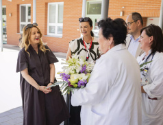Korunka Luhačovice darovala zlínské onkologii 100 tisíc korun