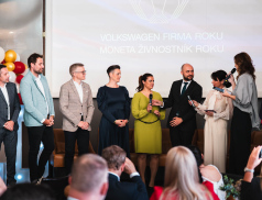 Absurditou roku je placení rozhlasových a televizních poplatků firmami. Paragrafem roku zrušení vstupních lékařských prohlídek u nerizikových profesí