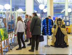 Výstava na krajském úřadě představuje tvorbu lidí na spektru autismu