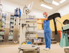 Bez uspání a rychle: KNTB zavádí další šetrné gynekologické zákroky