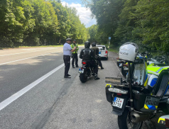 Policisté si v Buchlovských horách posvítili na motorkáře