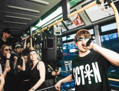 Hudební párty na palubě tří autobusů. Zlínem se opět prožene multižánrový Busfest