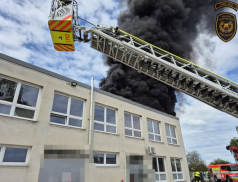 Hasiči zasahovali u požáru dalšího průmyslového objektu