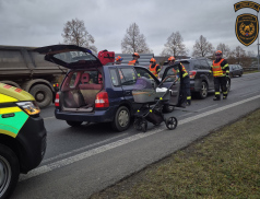 Ve Zlíně se poblíž benzinky srazily tři osobáky