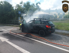 Další motorové vozidlo v plamenech