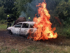 Osobní auto začalo hořet během jízdy