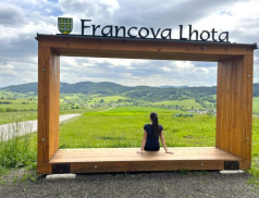Medvěd Jura znovu na cestách: Turistická hra Poznáváme Valašsko zve na 20 výletních cílů
