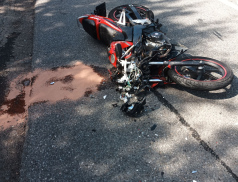 Řidička motocyklu utrpěla při srážce s autem zranění