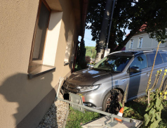 Naboural do domu a majiteli vyhrožoval zabitím sekáčkem. Pak chtěl ujet