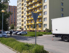Chodkyně střet s nákladním automobilem nepřežila. Policie hledá svědky