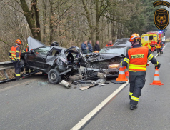 Nehoda tří vozidel u Velíkové si vyžádala tři zraněné