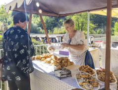 Ochutnejte Zlínský kraj. Gastrofestival na Čiperově vile nabídne jídlo, víno i tradice, návštěvníky dopraví historický autobus