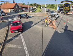 Ranní střet tří vozidel v Uherském Brodě ochromil dopravu