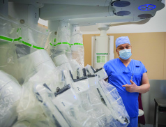 Budoucnost je o robotických operacích a mikrochirurgii