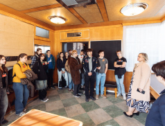 Studenti poznali krajský úřad i zákulisí Baťova mrakodrapu
