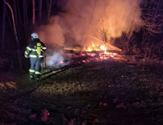 Tragický noční požár v Provodově: V plamenech zahynul člověk
