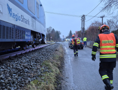 Velké štěstí. Střet auta s vlakem v Želechovicích se obešel bez zranění