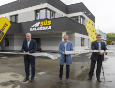 Moderní zázemí pro silničáře. SÚS Valašska slavnostně otevřela novou budovu