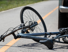 Tragická nehoda. Cyklista utrpěl zranění, kterým na místě podlehl 