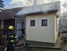 Požár v kuchyni RD museli zkrotit až hasiči