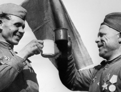 Alkohol, rabování a násilí. Odvrácená tvář Rudé armády v Československu roku 1945
