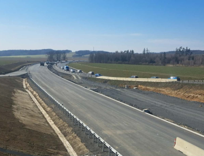 Řidiči se brzy svezou po novém úseku D48. Otevře se mezi Lešnou a Palačovem