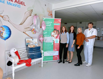 Novorozenecké oddělení Nemocnice AGEL Valašské Meziříčí převzalo osm nových přístrojů pro bezpečný spánek novorozenců