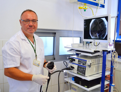 „Jeden z nejčastějších spouštěčů nočního pálení žáhy je večerní přejídání,“ upozorňuje gastroenterolog z Nemocnice AGEL Valašské Meziříčí