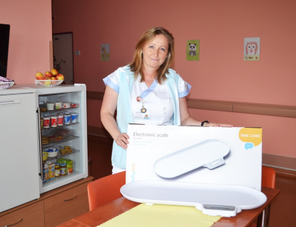 Nové digitální váhy pro kontrolu hmotnosti novorozenců lze zapůjčit v Nemocnici AGEL Valašské Meziříčí