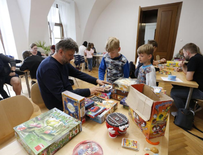 Odpoledne s deskovkami na zámku Lešná zpestří turnaj ve hře Mölkky