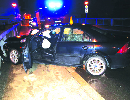 Betonové zábradlí zachránilo řidiče před pádem do Bečvy