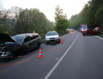 Senior v protisměru způsobil havárii tří aut