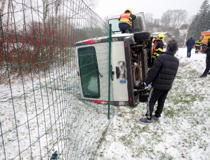 Série dopravních nehod zaměstnala v soboru dopoledne hasiče v celém kraji