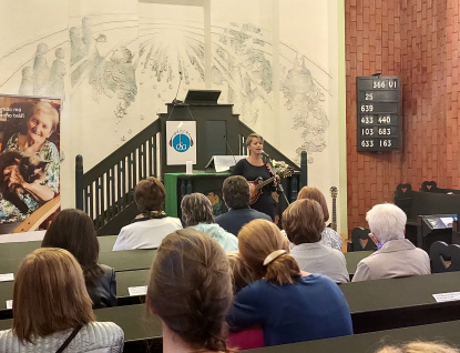 Benefiční koncert Lucie Redlové pro valašskomeziříčskou Diakonii vynesl 81 710 Kč