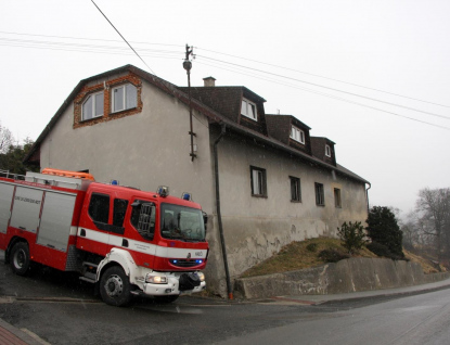 Při likvidaci požáru nalezli hasiči mrtvého muže