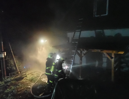 U požáru rodinného domu zasahovalo šest jednotek hasičů