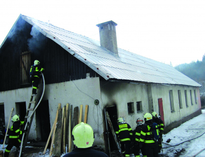 Hořící kotelnu hasilo pět hasičských jednotek