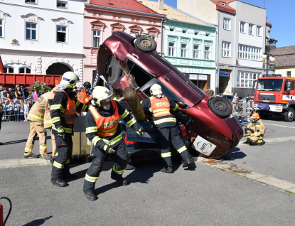 Hasiči prověřili své dovednosti při vyprošťování z havarovaných vozidel