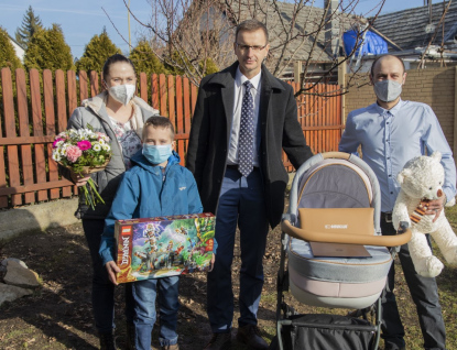 Hejtman navštívil Karolínku, prvního občánka letošního roku