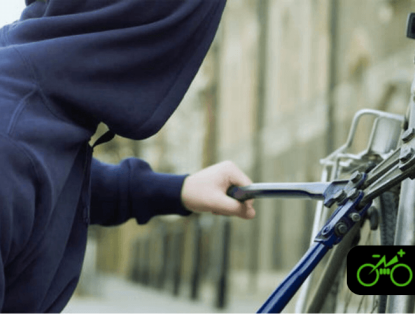 Na čerstvě „pořízeném“ elektrokole ujel recidivista jen pár metrů