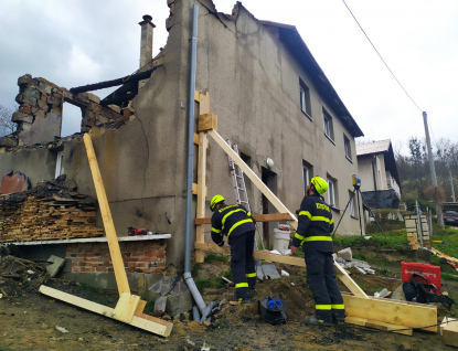 Výbuch domu v Loučce. V troskách byla nalezena mrtvá žena a tři děti