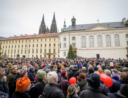 Na Pražském hradě proběhlo shromáždění  Milionu chvilek na podporu demokratického prezidenta 