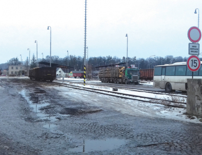 Město plánuje koupit pozemek naproti Kauflandu. Chce zde postavit nové moderní parkoviště